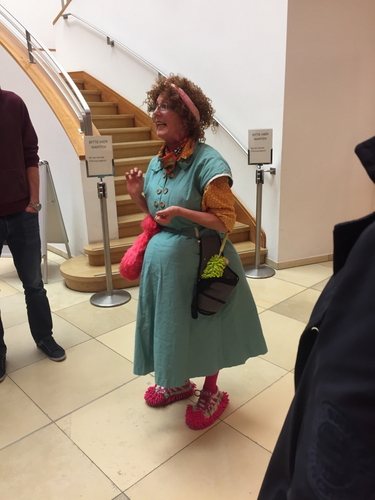 Achtung! Frisch gebohnert!